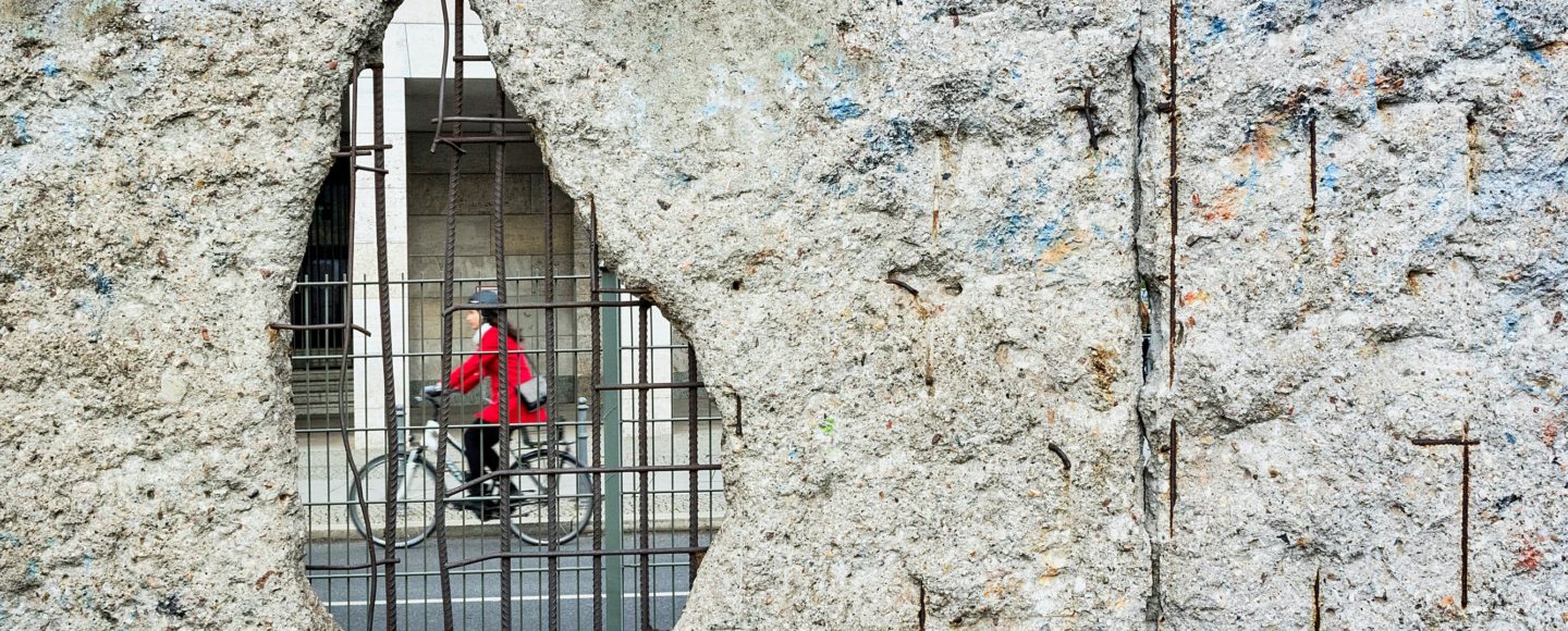 Berlin Mauer Riss Maueröffnung Fahrrad