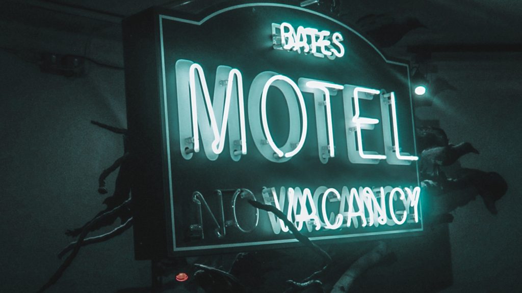 Bates Motel Film Schild Neon