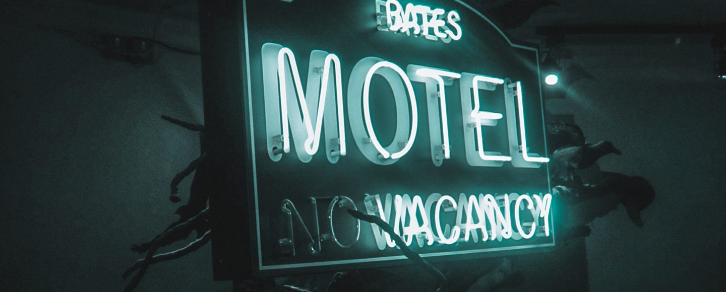 Bates Motel Film Schild Neon