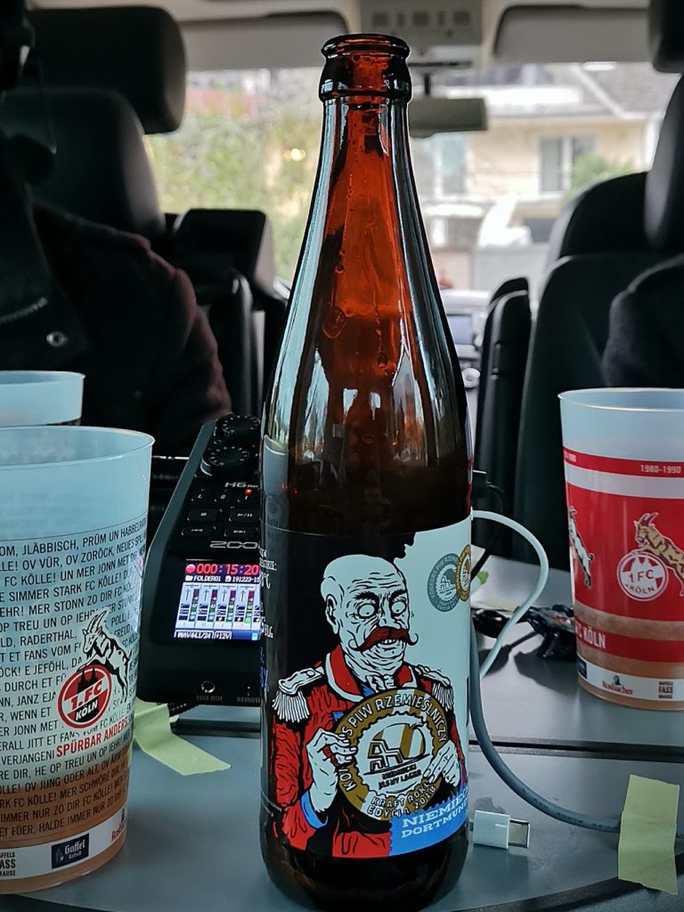 Polnisches Bier und FC Köln Becher Benanza.Pix